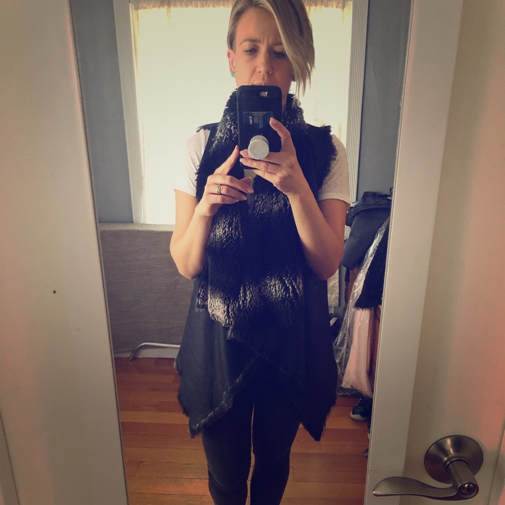 Dolce Cabo faux fur leather vest (buy 2 get 1 $3)